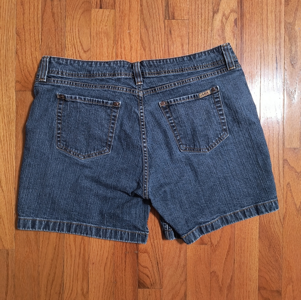 Pick 3/$10⭐ Levi Strauss stretch blue jean shorts, size women's/misses plus 16 - Picture 5 of 10